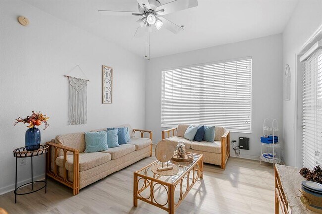 Building Photo - 2300 Butterfly Palm Way