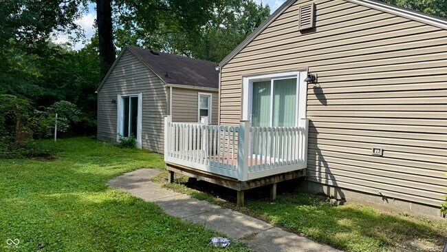 Building Photo - 2215 Durham Dr