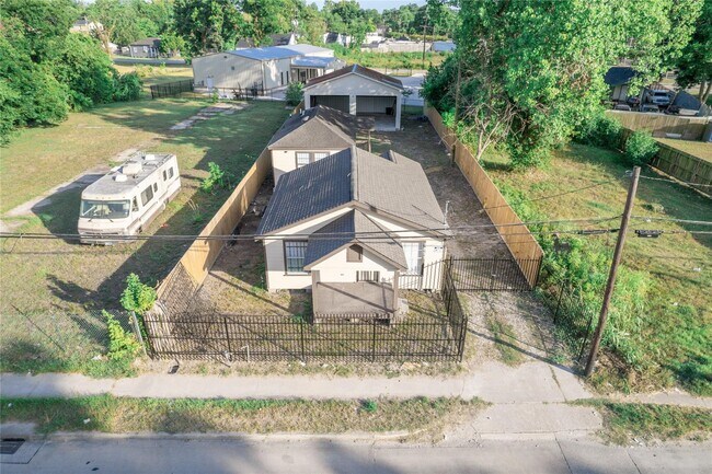 Building Photo - 1051 W Little York Rd