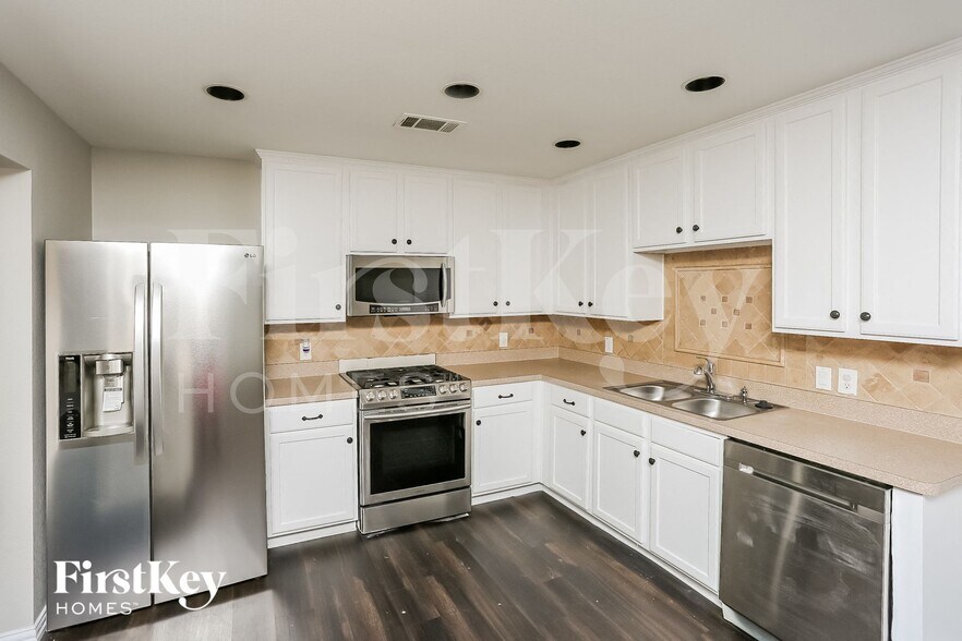 Building Photo - 7313 Starwood Dr