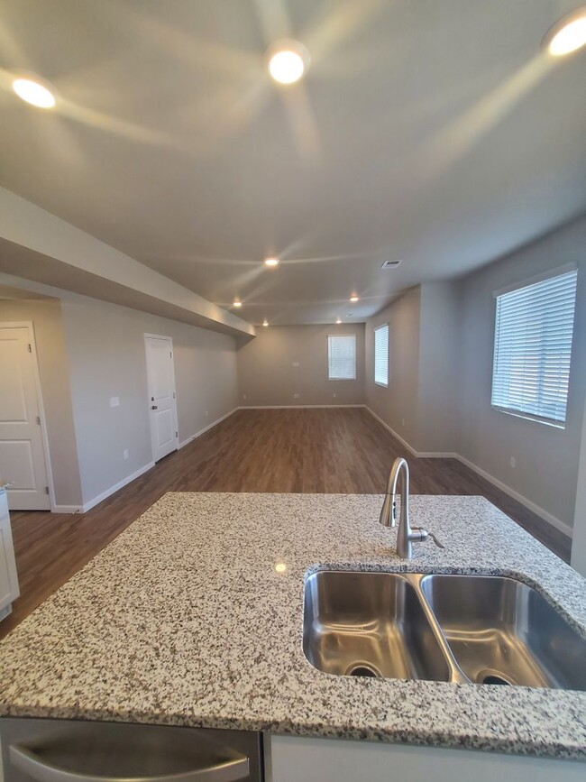 Building Photo - Beautiful and Spacious 3BR House in Freder...
