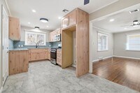 Building Photo - 3 bed/1 bath remodel within walking distance of Brookside