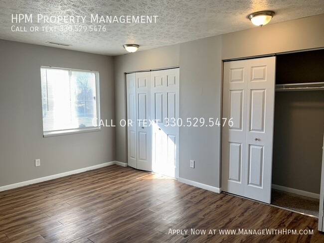 Building Photo - Move-in Special! Spacious Updated Plain To...