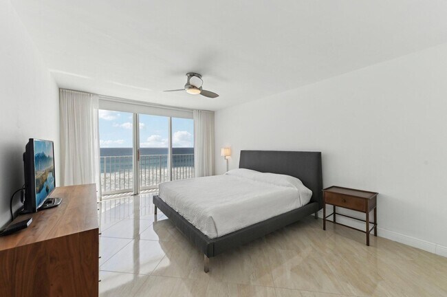 Building Photo - 3580 S Ocean Blvd