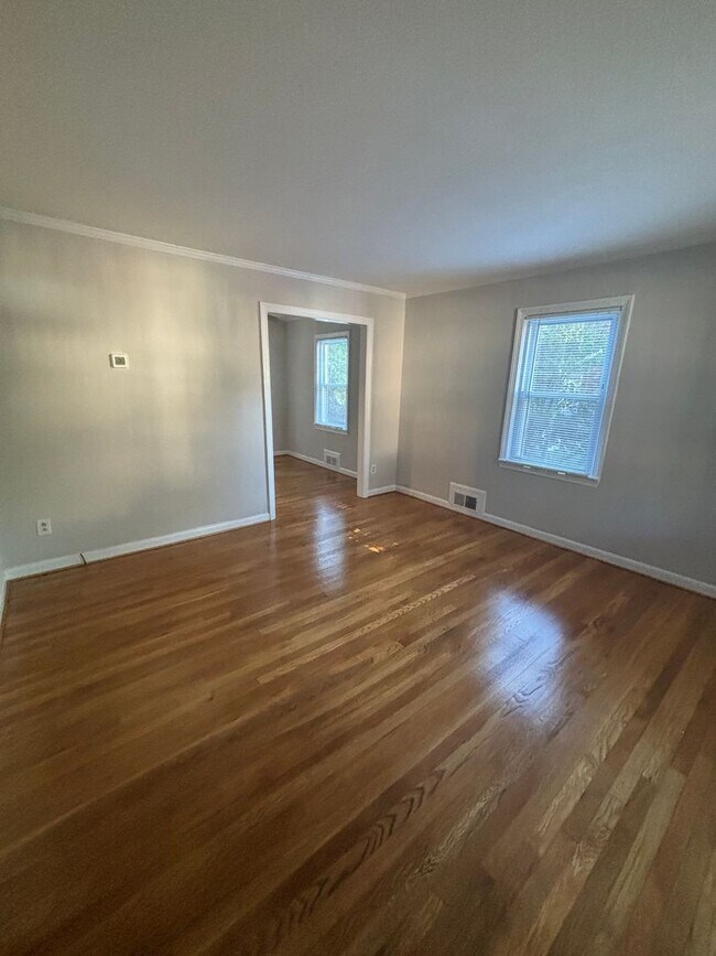 Building Photo - 2856 Fairhaven Ave