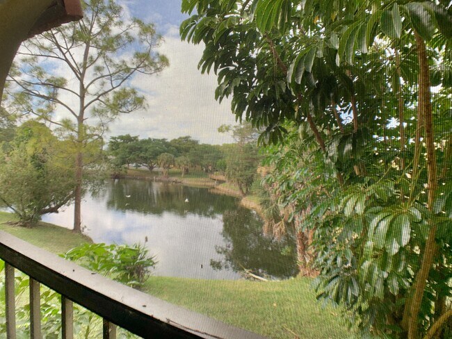 Building Photo - 924 SW 9th St Cir