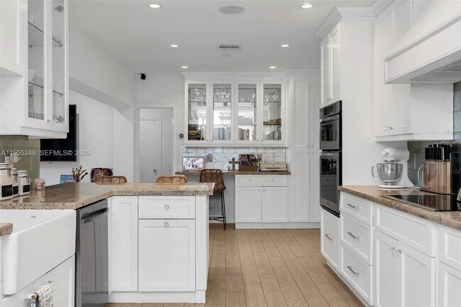 Building Photo - 1444 Mendavia Ave