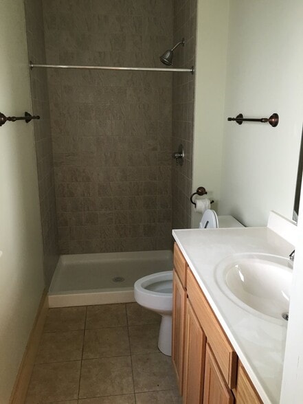Bathroom - 64 Greene St