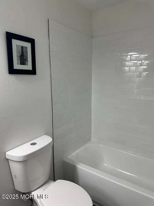 Building Photo - 28 Delavan Ct