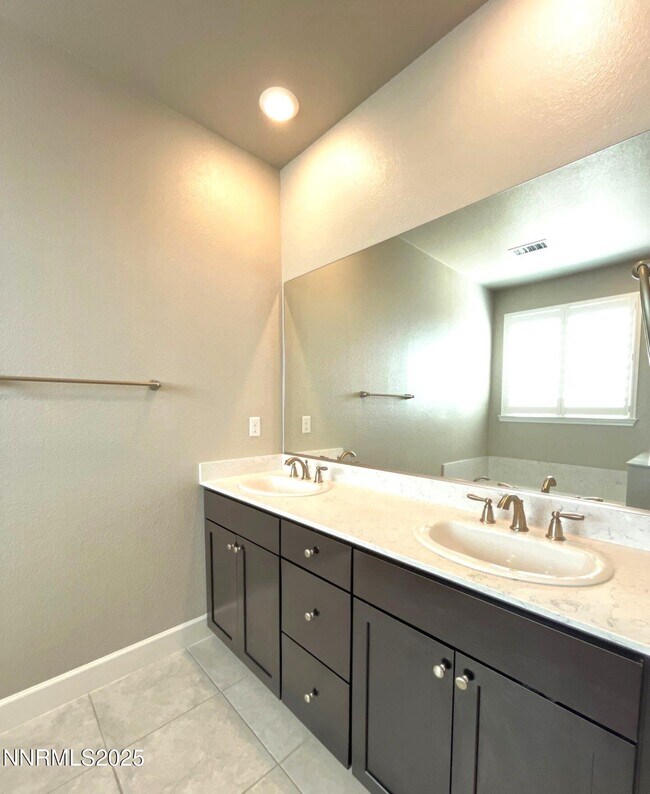 Building Photo - 2025 Elk Falls Way