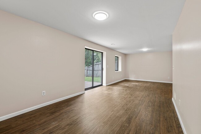 Building Photo - Omar Ct Duplex