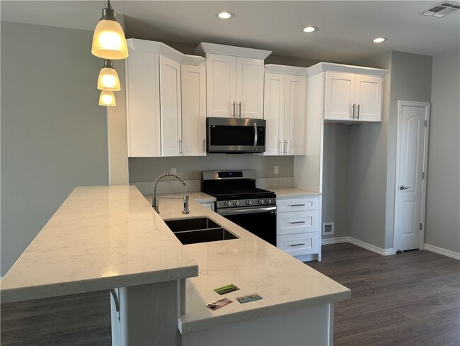 Building Photo - 1705 Talc Rd