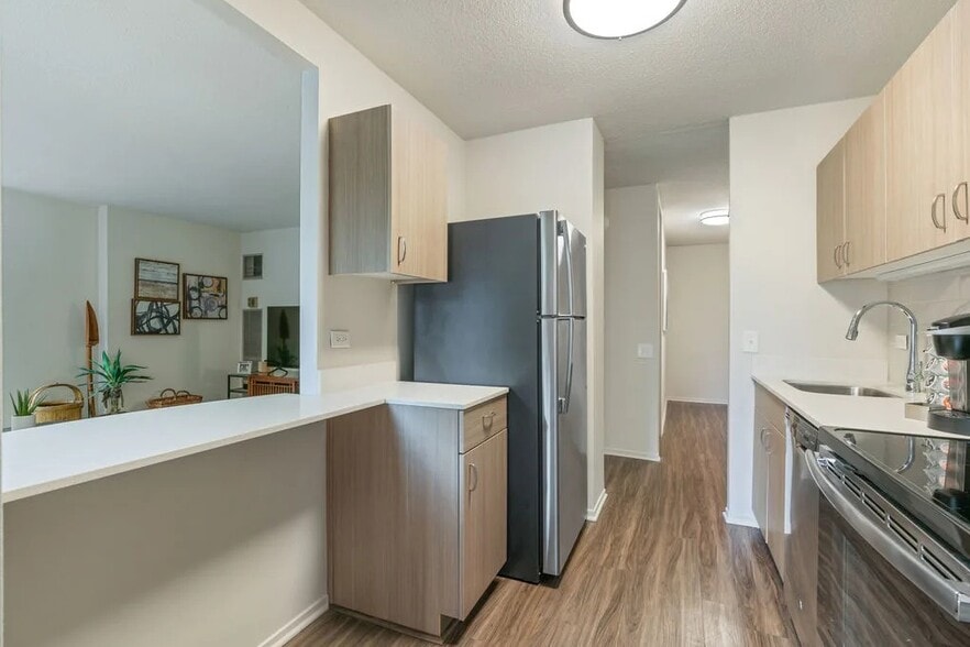 Building Photo - 21 E Elm St
