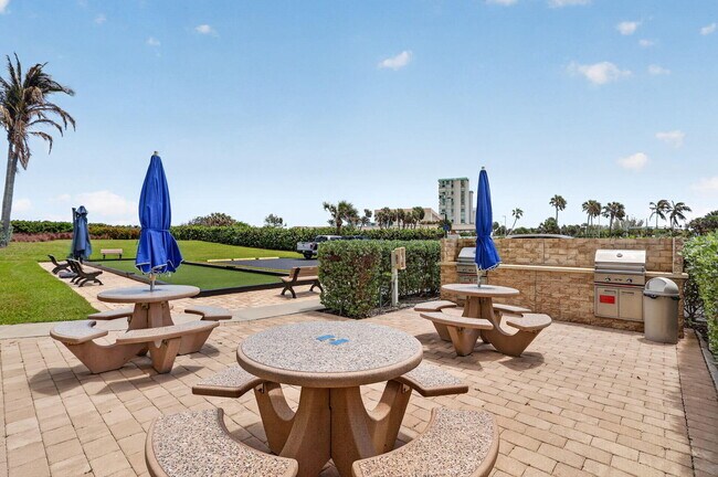Building Photo - 9650 S Ocean Dr
