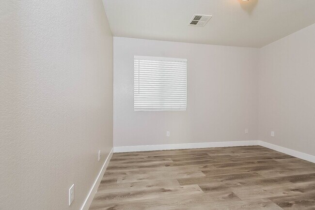 Building Photo - 4646 English Lavender Ave