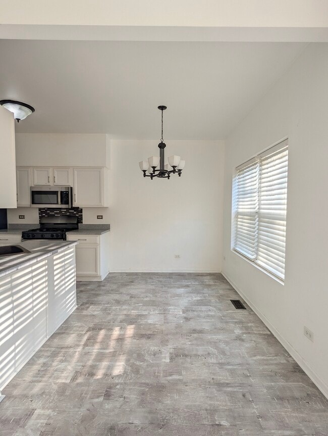 Building Photo - 2551 Oak Tree Ln