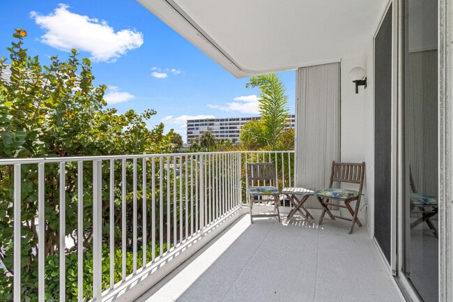 Building Photo - 3580 S Ocean Blvd