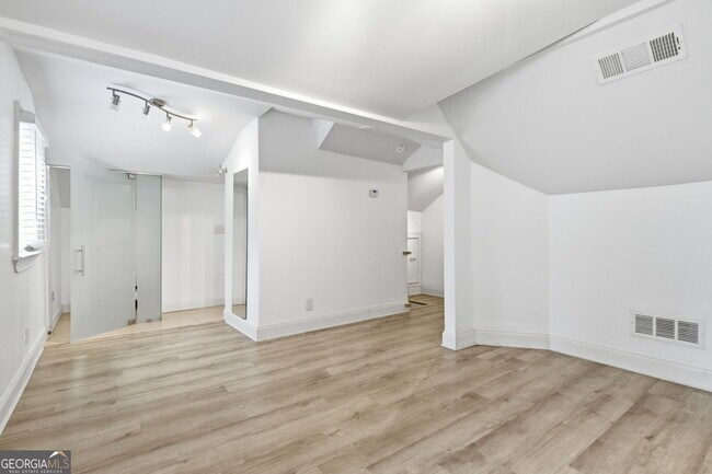 Building Photo - 1669 Emerald Ave SW