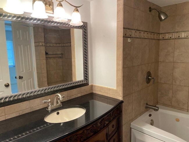 Building Photo - 140 NE 19th Ct