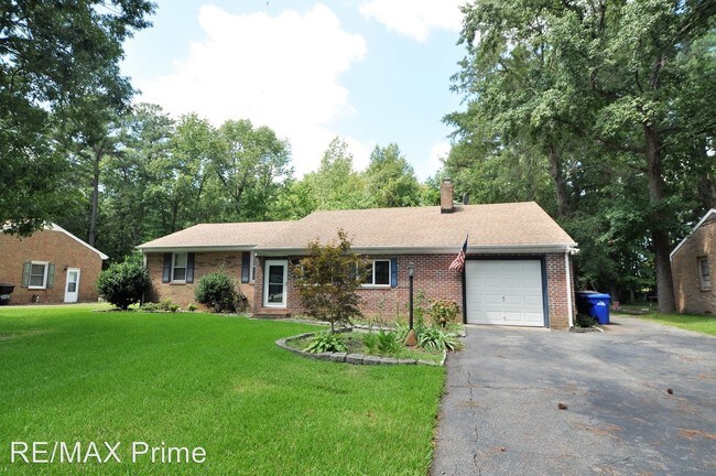 Building Photo - 3 br, 1.5 bath House - 4010 Queenswood Drive