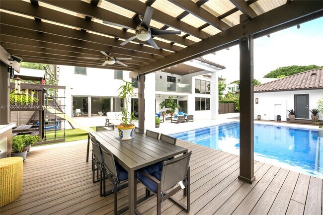 Building Photo - 9465 NW 52nd Doral Ln