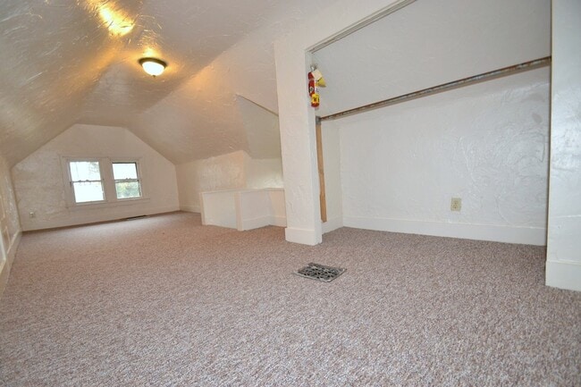 Building Photo - 567 Cross Ct