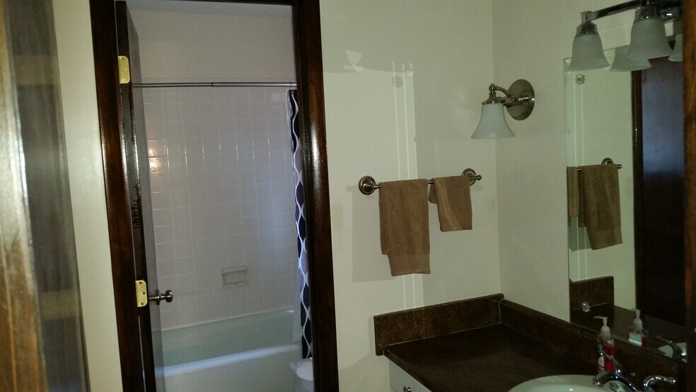 Building Photo - 24180 Woodridge Cir