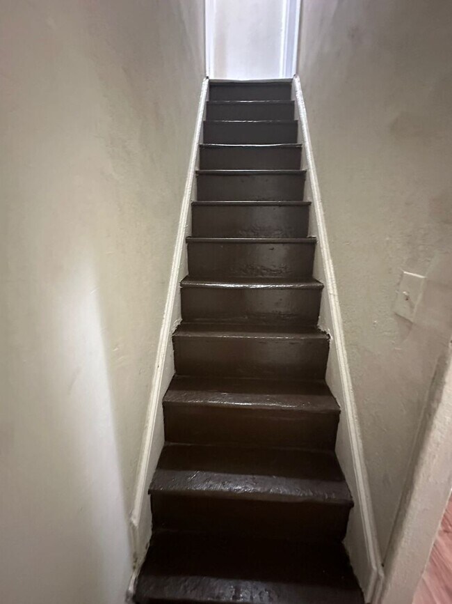 Building Photo - NEWLY UPDATED 4 BED 1 BATH HOME FOR RENT.