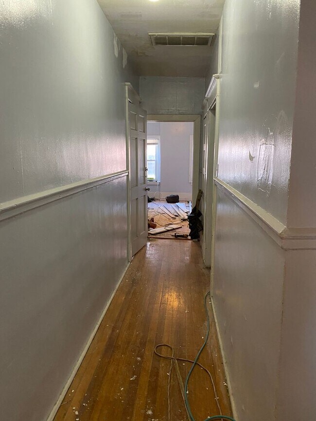 Building Photo - 119 N Robinson St