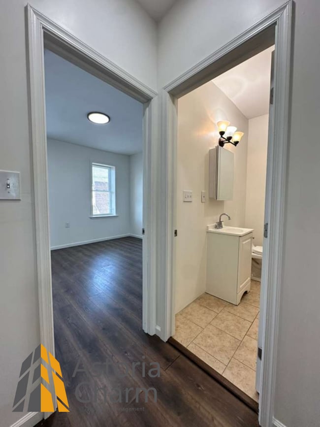 Building Photo - 3 Bedroom Plus Two Dens with Finished Basement on Harford Road