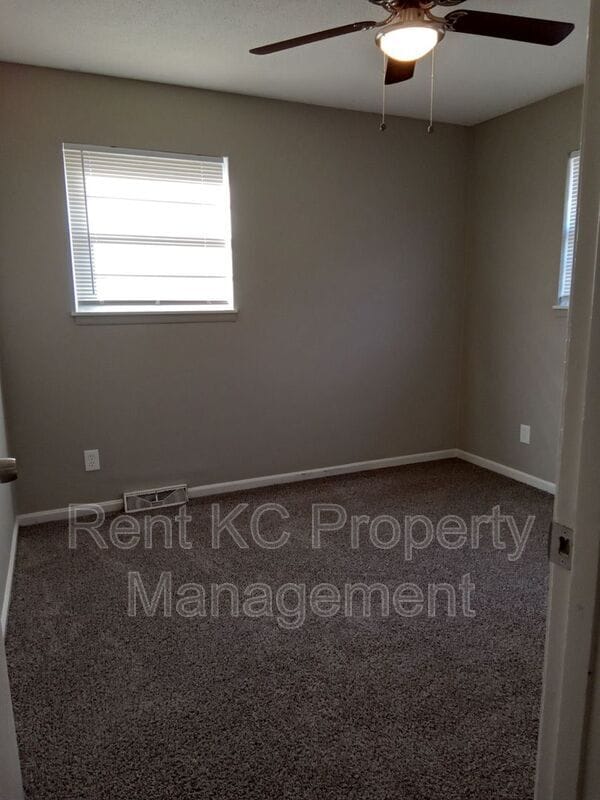 Building Photo - 5703 NE 51st St