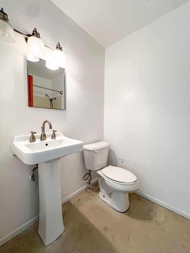 Building Photo - A Newly Remodeled 3 Bedroom