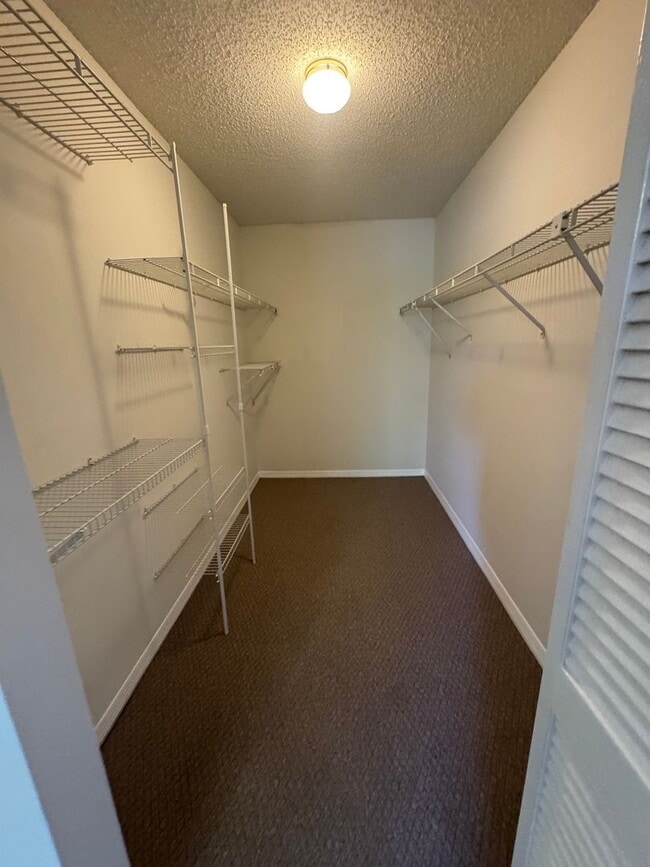 Building Photo - Spacious 3BR/2BA Home in Rainbow Acres – L...