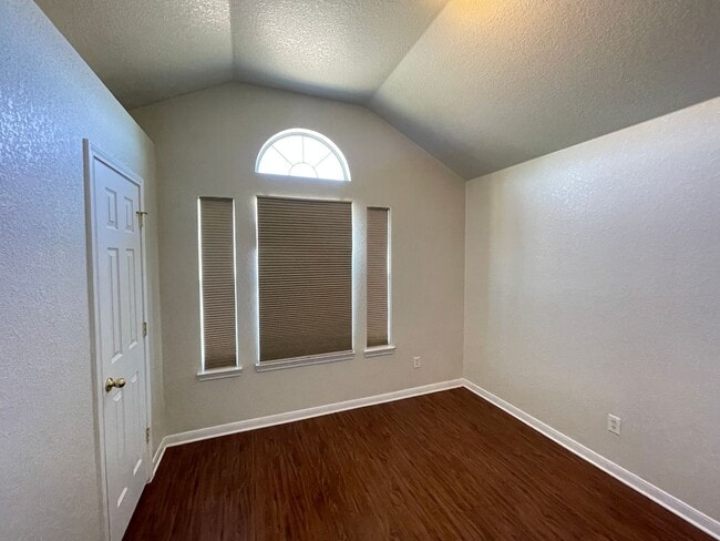 Building Photo - 4-Bedroom House for Rent in Killeen