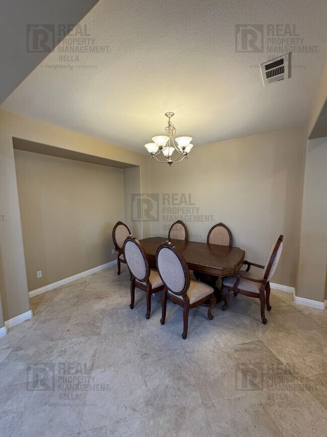 Building Photo - Ideal Layout! 4 Bedroom Home with Main Floor Bed/Bath & Open Loft