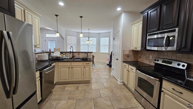 Building Photo - 103 Clarissa Dr