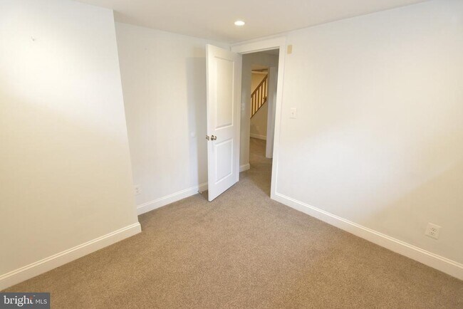 Building Photo - 3817 Ren Rd