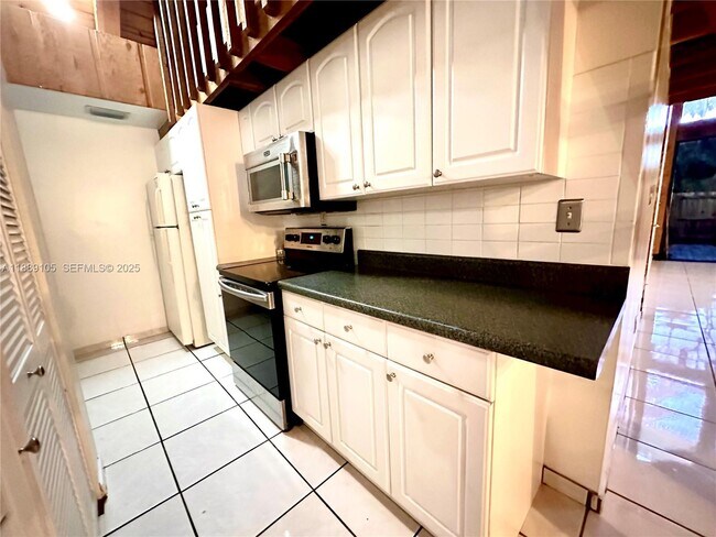 Building Photo - 497 N University Dr