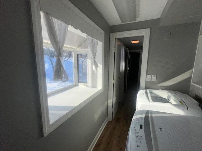 Building Photo - 3535 Paris Blvd