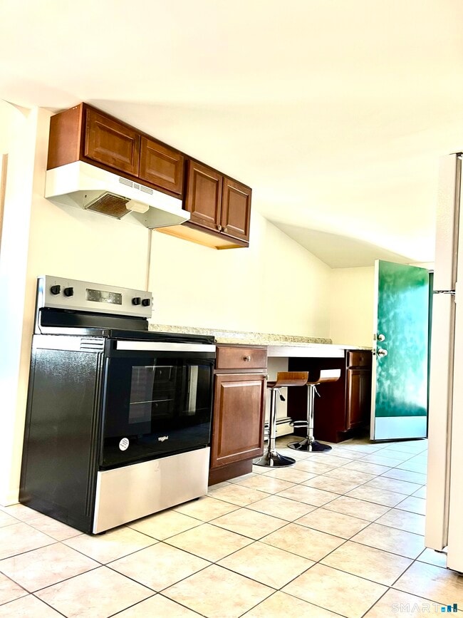 Building Photo - 657 Naugatuck Ave