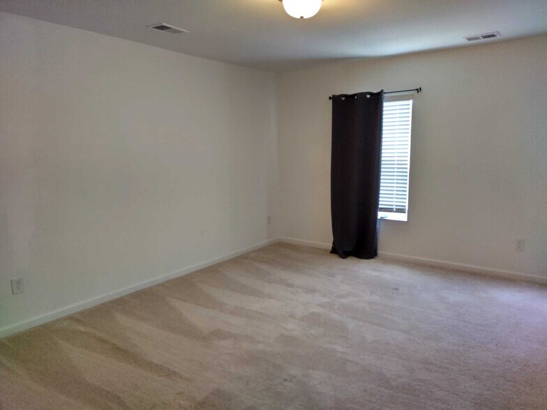 Building Photo - 1111 Lossie Ln