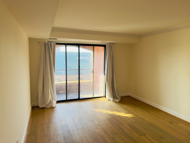 Building Photo - 1080 Wisconsin Ave NW