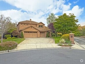 Building Photo - 5881 Capilano Dr