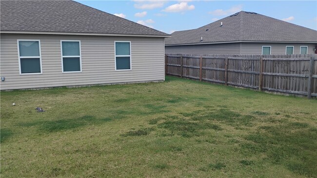 Building Photo - 1701 Forest Dr