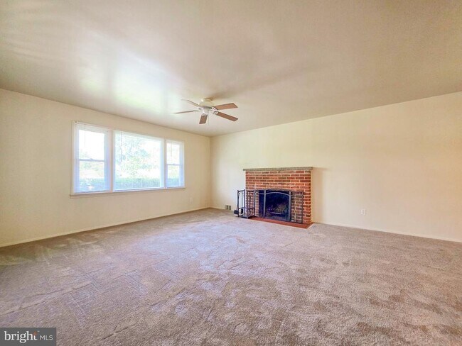 Building Photo - 7511 Elgar St