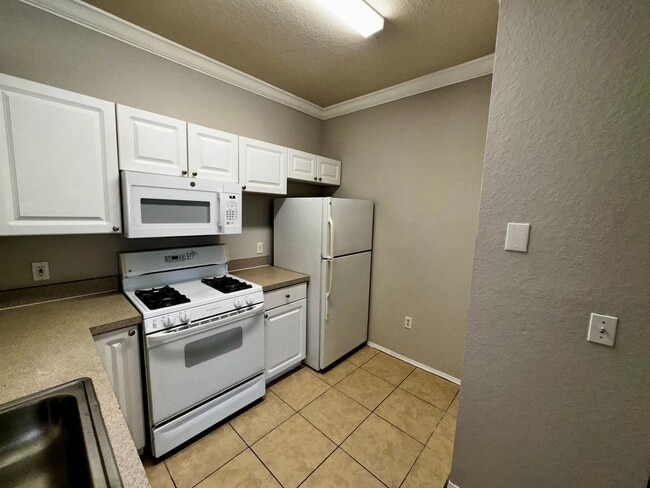 Building Photo - Spacious 2 Bed / 2 Bath Second-Floor Condo at Grand Reserve at Kirkman Park