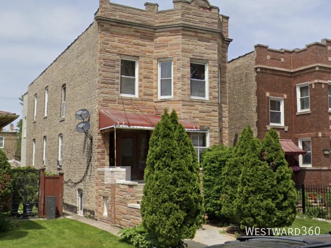 Building Photo - 4018 W Oakdale-1