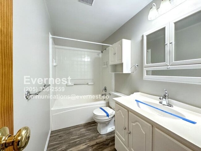 Building Photo - 2068 Robin Hood Dr
