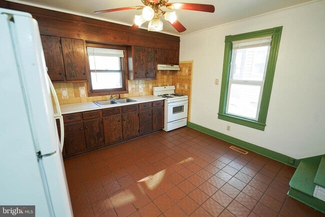 Building Photo - 415 E East St