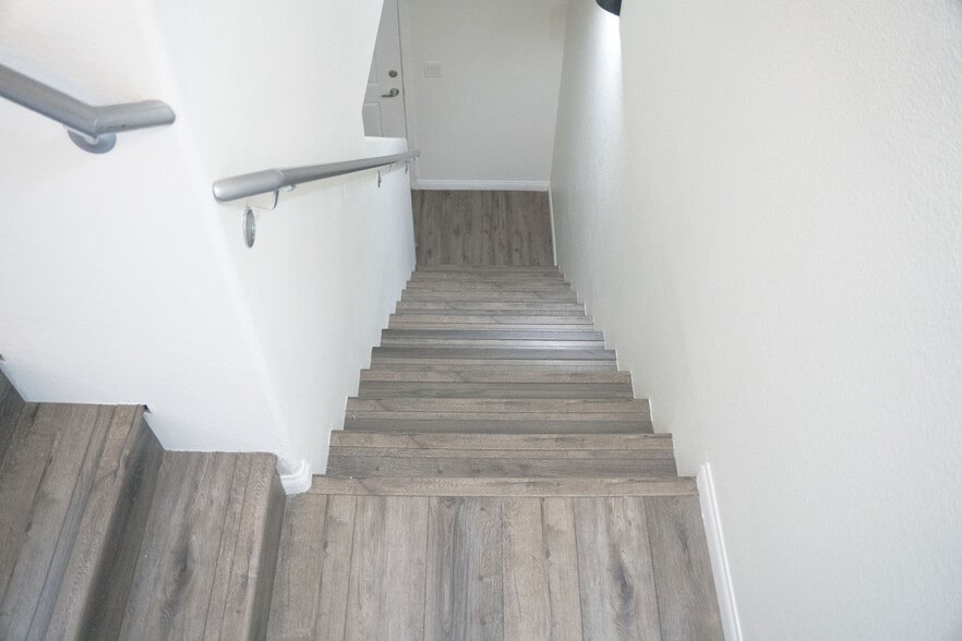 Building Photo - 900 S 94th St